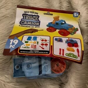 Build your own truck building puzzle set. Comes with tools NWT never opened